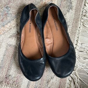Black ballet flats